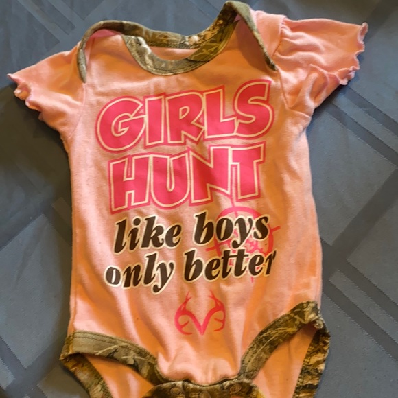 Other - 🧸 10/$10 BABY SALE - hunting onesie